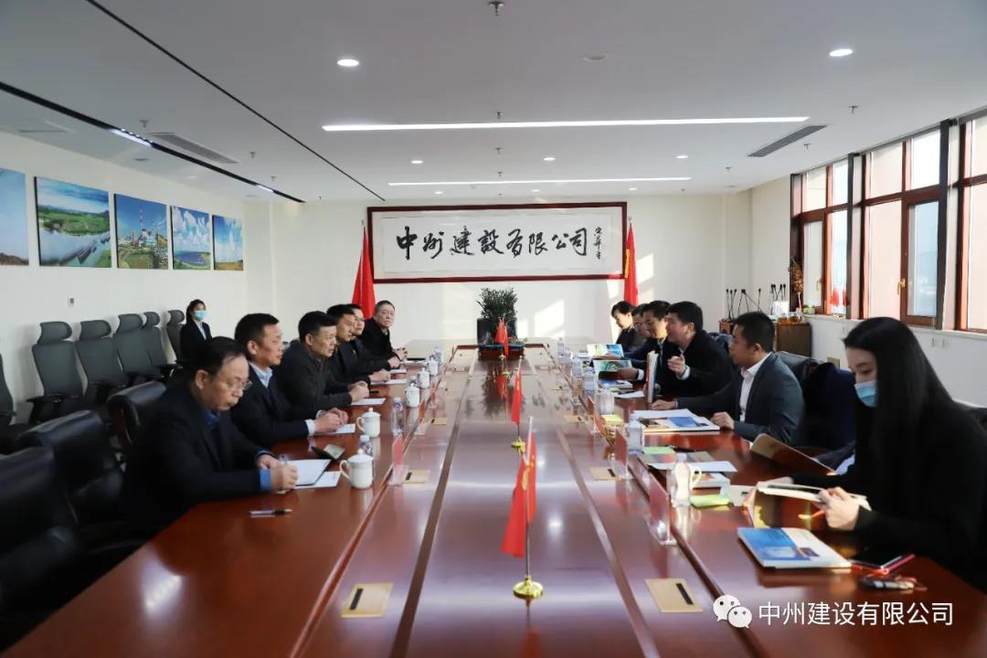 大唐河南清潔能源有限責(zé)任公司總經(jīng)理王永民、金風(fēng)科技集團(tuán)國內(nèi)營銷中心副總經(jīng)理韓明剛一行到我司參觀考察